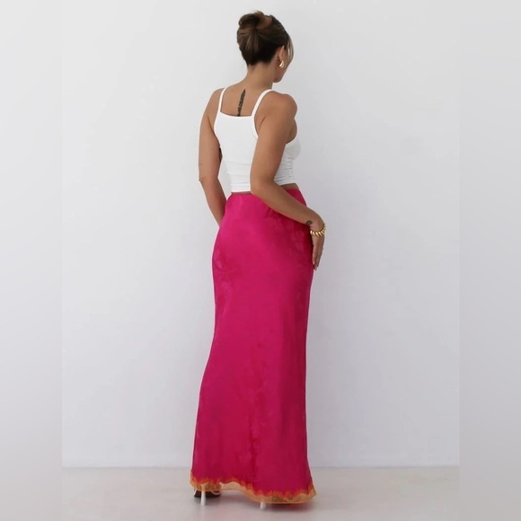 RUMORED Meadow Maxi Skirt In Fuchsia Jacquard - Picture 5 of 9